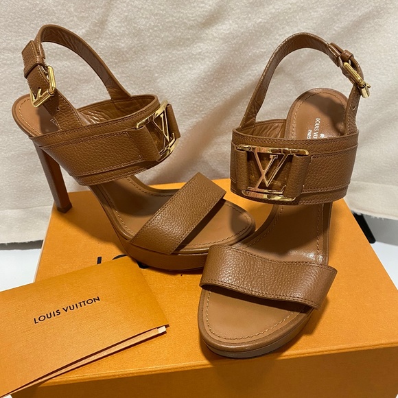 Louis Vuitton - Picture 1 of 2